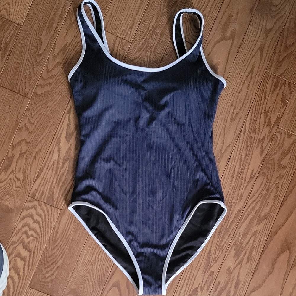 NWT One Piece Ribbed Bathingsuit